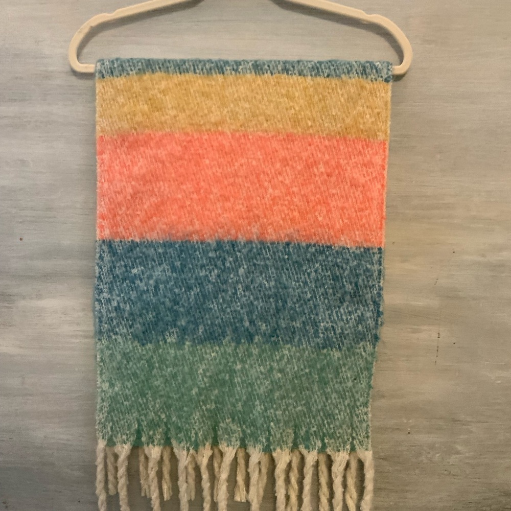 Mudd Scarf Blue Orange Yellow Sooo‎ Soft  Like New